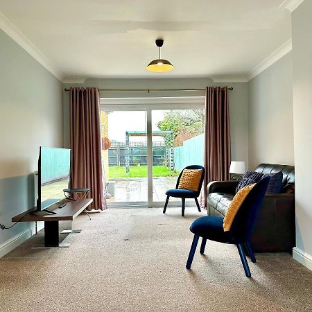 Spacious 3 Double Bedroomed House In Бистер Экстерьер фото