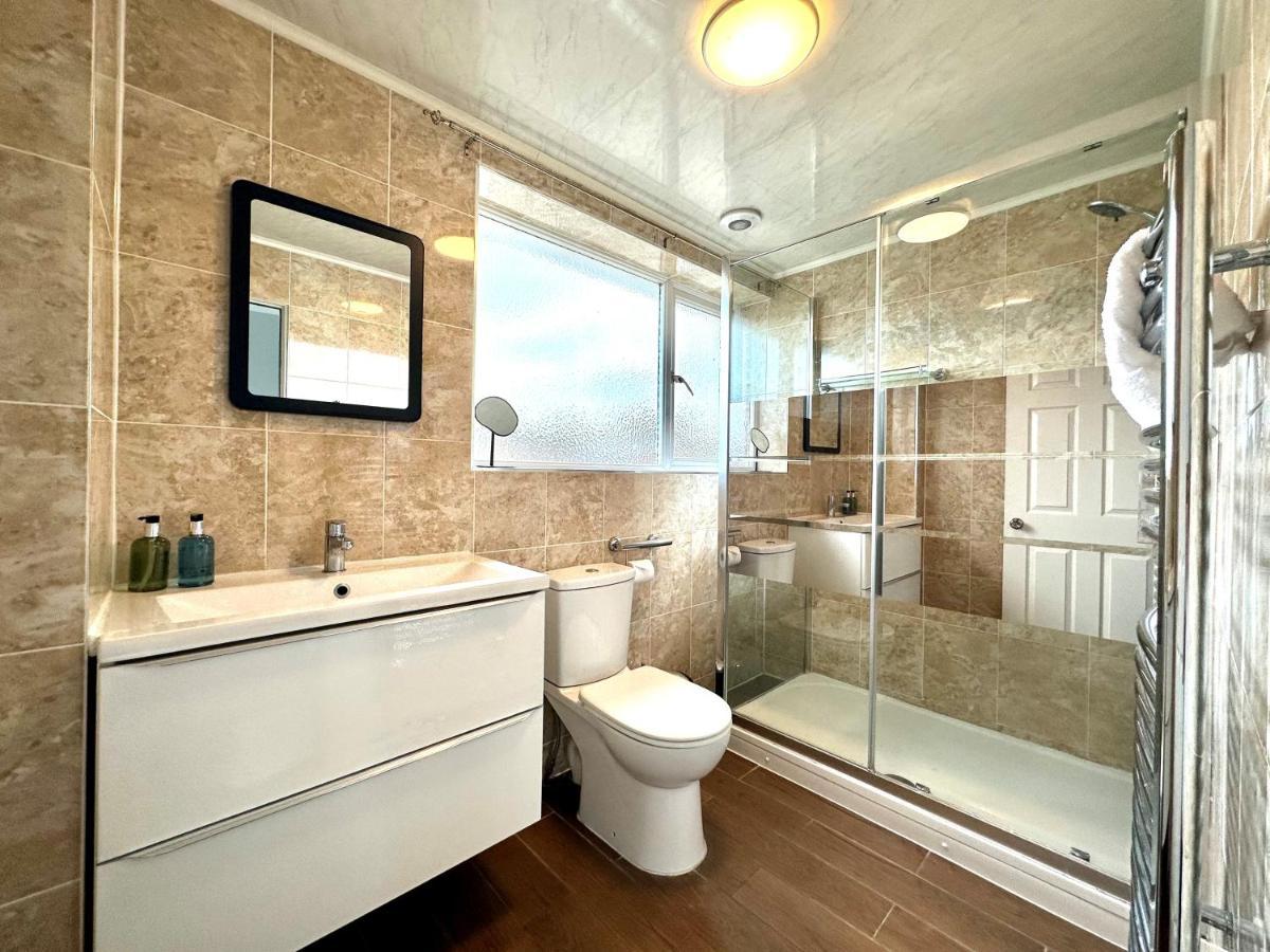 Spacious 3 Double Bedroomed House In Бистер Экстерьер фото