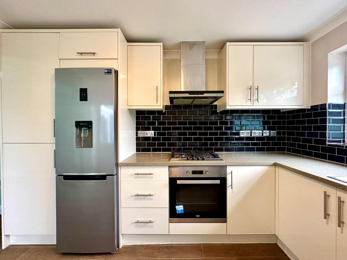 Spacious 3 Double Bedroomed House In Бистер Экстерьер фото